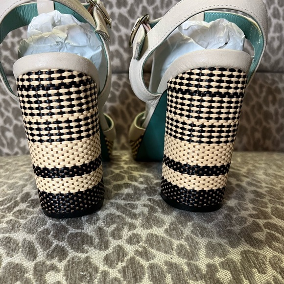 Shoes - Picture 4 of 7